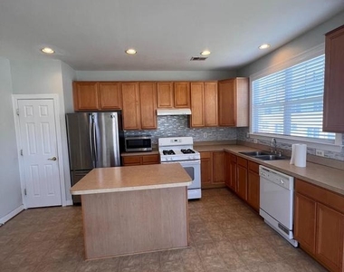 8234 Glade Bank Drive - Photo Thumbnail 6