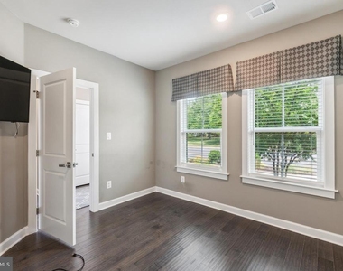 13212 Woodland Park Road - Photo Thumbnail 3