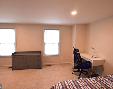 6560 Lochleigh Court - Photo Thumbnail 12