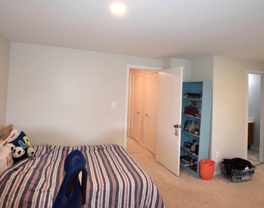 6560 Lochleigh Court - Photo Thumbnail 13
