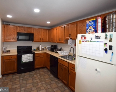 6560 Lochleigh Court - Photo Thumbnail 5