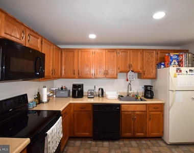 6560 Lochleigh Court - Photo Thumbnail 3