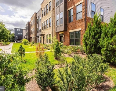 13001 Hattontown Square - Photo Thumbnail 4