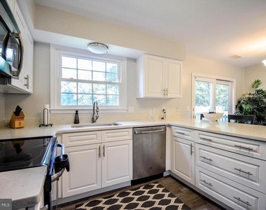 13527 Point Pleasant Drive - Photo Thumbnail 6