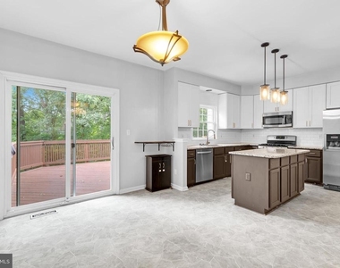 6880 Ridge Water Court - Photo Thumbnail 3