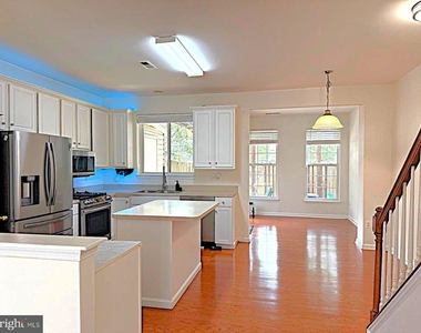 13129 Park Crescent Circle - Photo Thumbnail 4