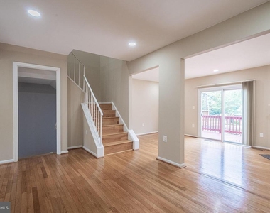 5844 Banning Place - Photo Thumbnail 18
