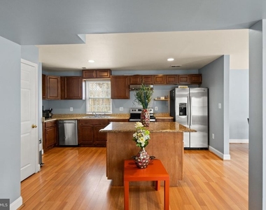 3412 Clayborne Avenue - Photo Thumbnail 10