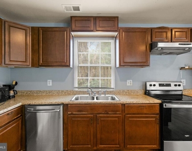 3412 Clayborne Avenue - Photo Thumbnail 7