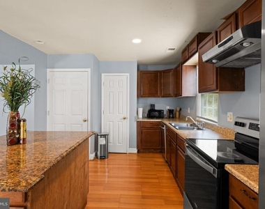3412 Clayborne Avenue - Photo Thumbnail 9