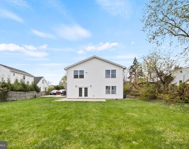3412 Clayborne Avenue - Photo Thumbnail 2