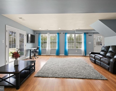 3412 Clayborne Avenue - Photo Thumbnail 4