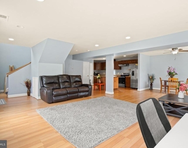3412 Clayborne Avenue - Photo Thumbnail 5