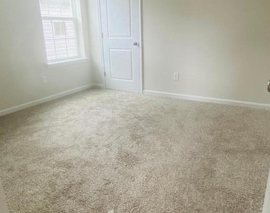 110 Gossard Way - Photo Thumbnail 4