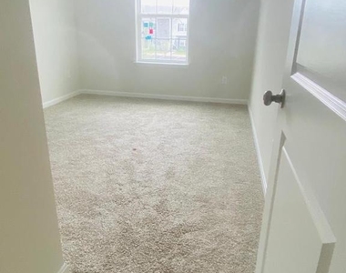 110 Gossard Way - Photo Thumbnail 7