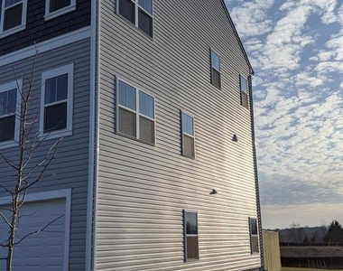 224 Parkland Drive - Photo Thumbnail 15