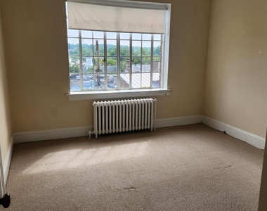 1009 Princess Anne Street - Photo Thumbnail 8