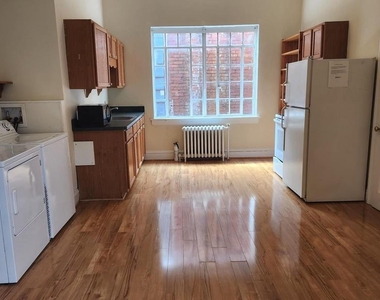 1009 Princess Anne Street - Photo Thumbnail 2