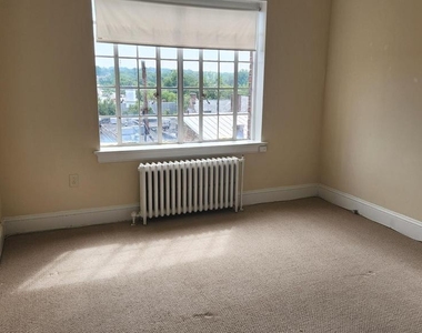 1009 Princess Anne Street - Photo Thumbnail 9