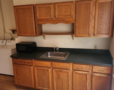 1009 Princess Anne Street - Photo Thumbnail 3