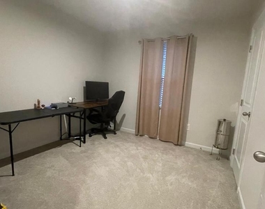 205 Thicket Drive - Photo Thumbnail 7