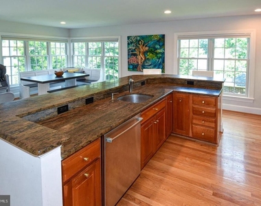 710 W View Terrace - Photo Thumbnail 18