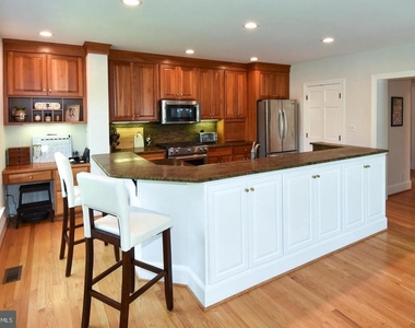 710 W View Terrace - Photo Thumbnail 21