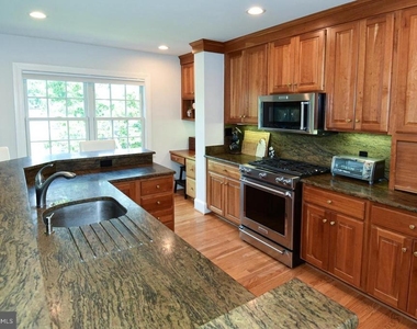 710 W View Terrace - Photo Thumbnail 19