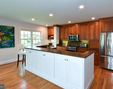 710 W View Terrace - Photo Thumbnail 17