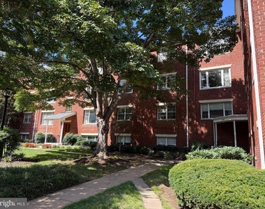 1304 N Meade Street - Photo Thumbnail 1