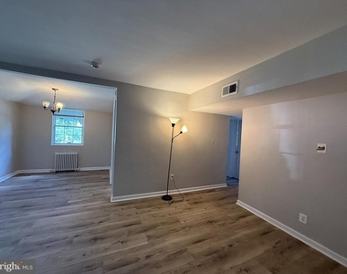 1304 N Meade Street - Photo Thumbnail 6