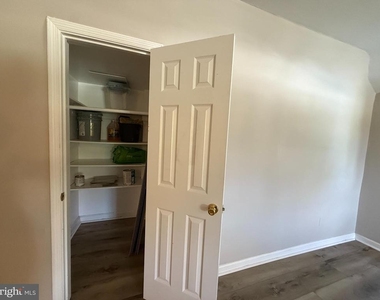 1304 N Meade Street - Photo Thumbnail 10
