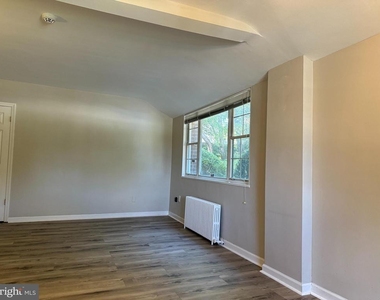 1304 N Meade Street - Photo Thumbnail 5