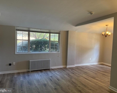 1304 N Meade Street - Photo Thumbnail 3