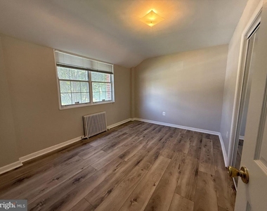 1304 N Meade Street - Photo Thumbnail 12