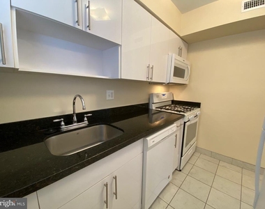 1304 N Meade Street - Photo Thumbnail 9