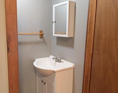 1737 E Grand Avenue - Photo Thumbnail 3