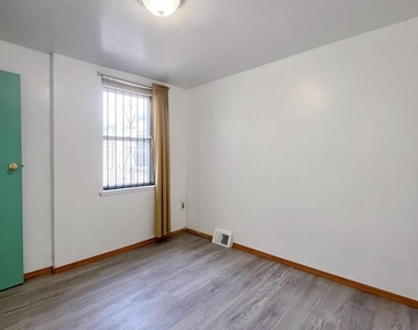 1811 E Sergeant Street - Photo Thumbnail 10