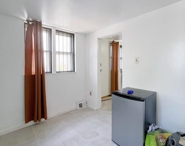1811 E Sergeant Street - Photo Thumbnail 5