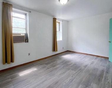 1811 E Sergeant Street - Photo Thumbnail 8