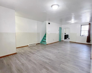 1811 E Sergeant Street - Photo Thumbnail 1