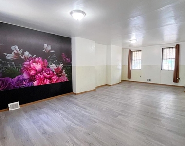 1811 E Sergeant Street - Photo Thumbnail 2