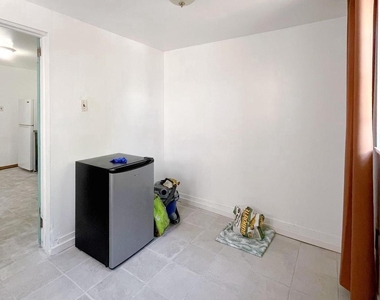 1811 E Sergeant Street - Photo Thumbnail 6
