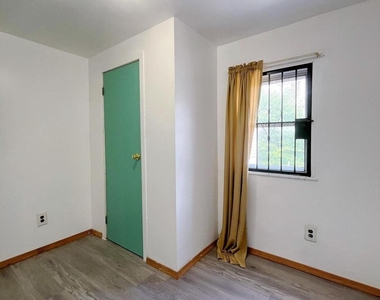 1811 E Sergeant Street - Photo Thumbnail 12