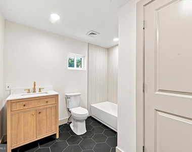 2827 Tulip Street - Photo Thumbnail 4