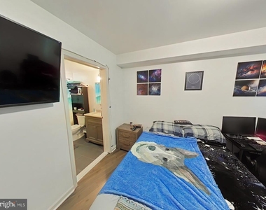 5420 Ridge Avenue - Photo Thumbnail 4