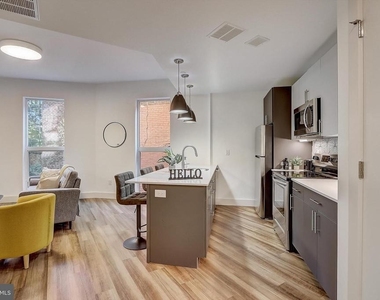3029 W Glenwood Avenue - Photo Thumbnail 6