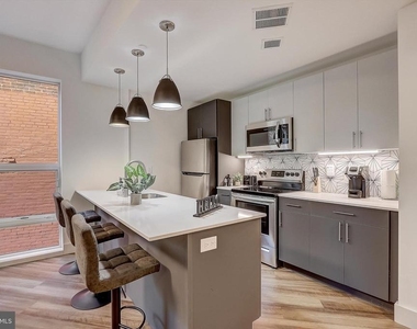 3029 W Glenwood Avenue - Photo Thumbnail 1