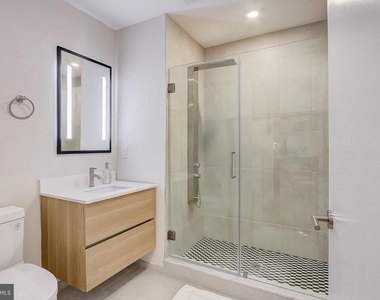 3029 W Glenwood Avenue - Photo Thumbnail 17