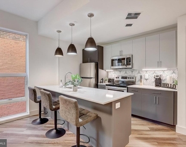3029 W Glenwood Avenue - Photo Thumbnail 3